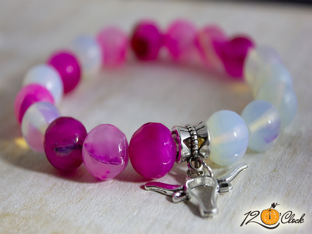 Гривна "Годината на металния бик" -лунен камък и розов ивчест ахат