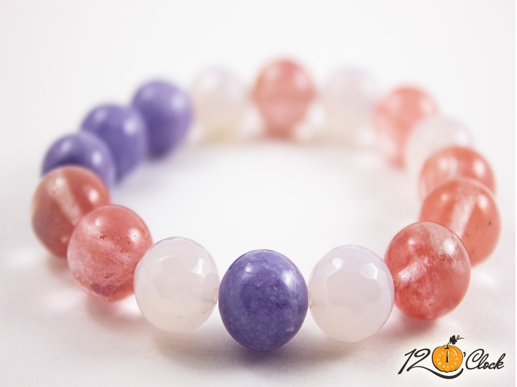 Гривна "Аквамарин, фасетиран халцедон и черешов кварц"