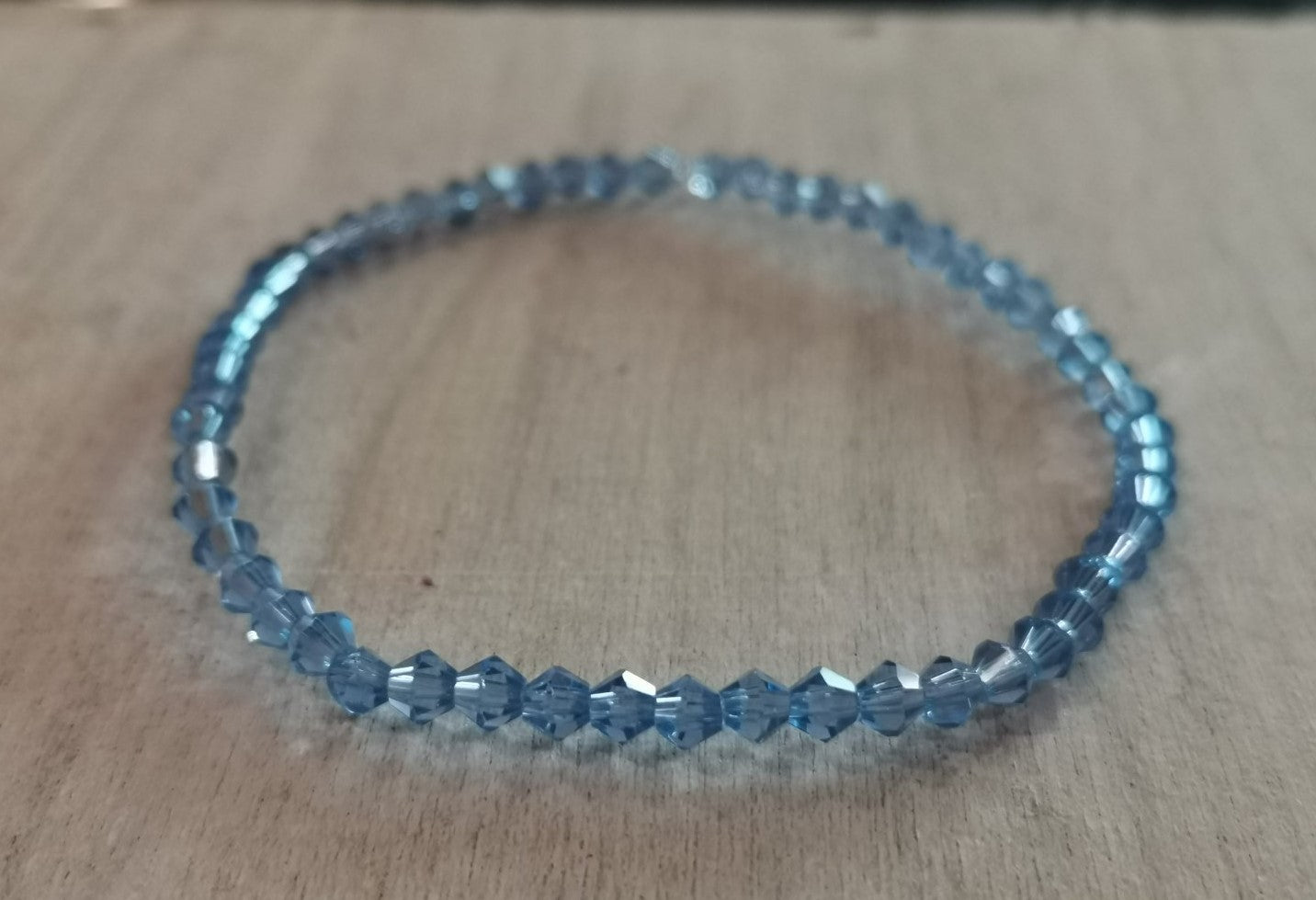 Гривна "далечно синьо"