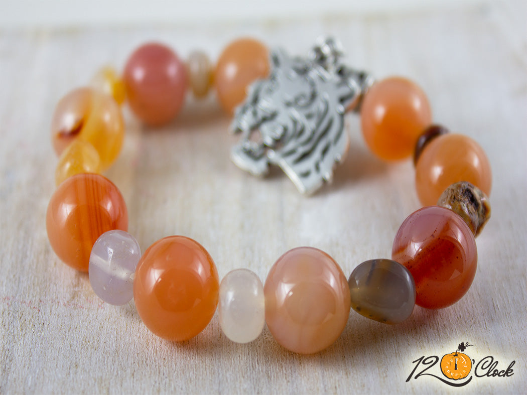Гривна "Годината на Водния тигър" - млечно оранжев ахат