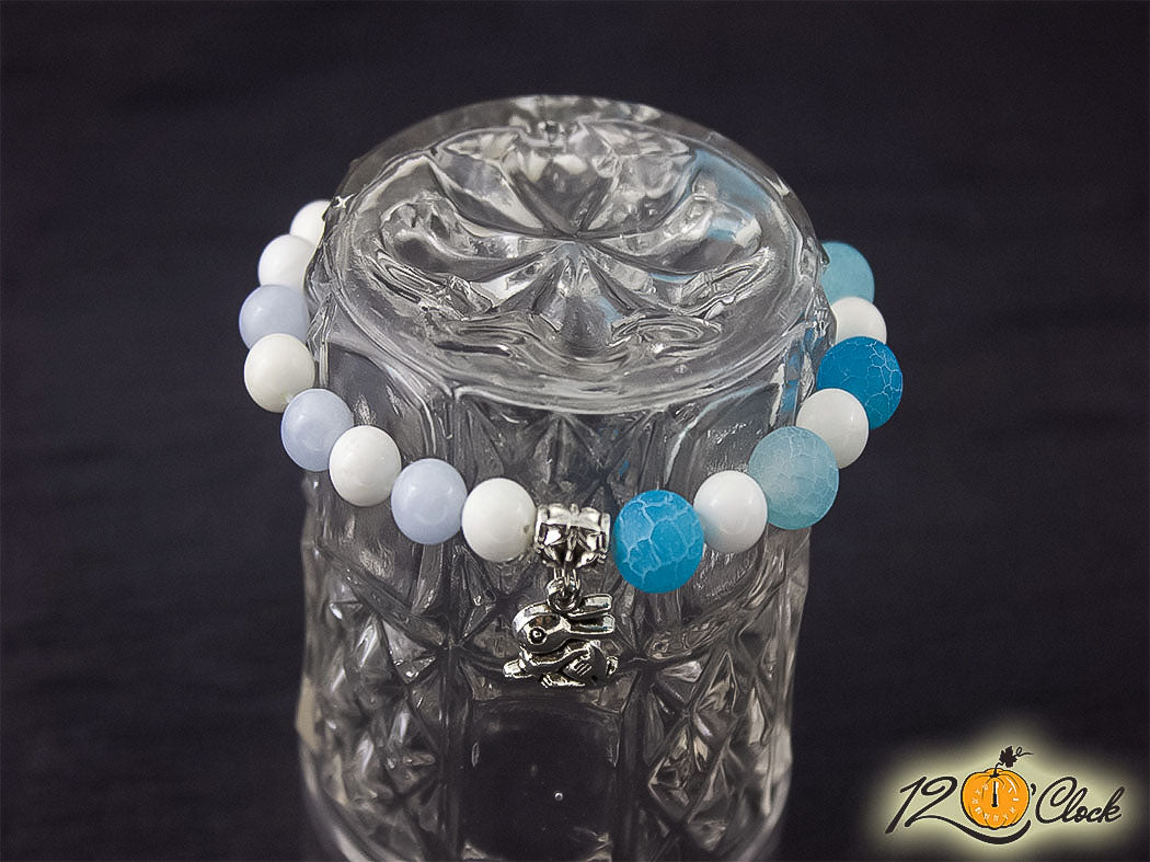 Гривна "Годината на Черния Воден Заек" – син драконов ахат мат, седеф и берил