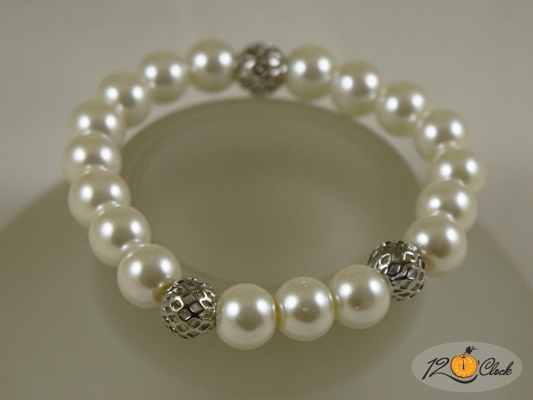 Гривна "Бяла перлена нежност"