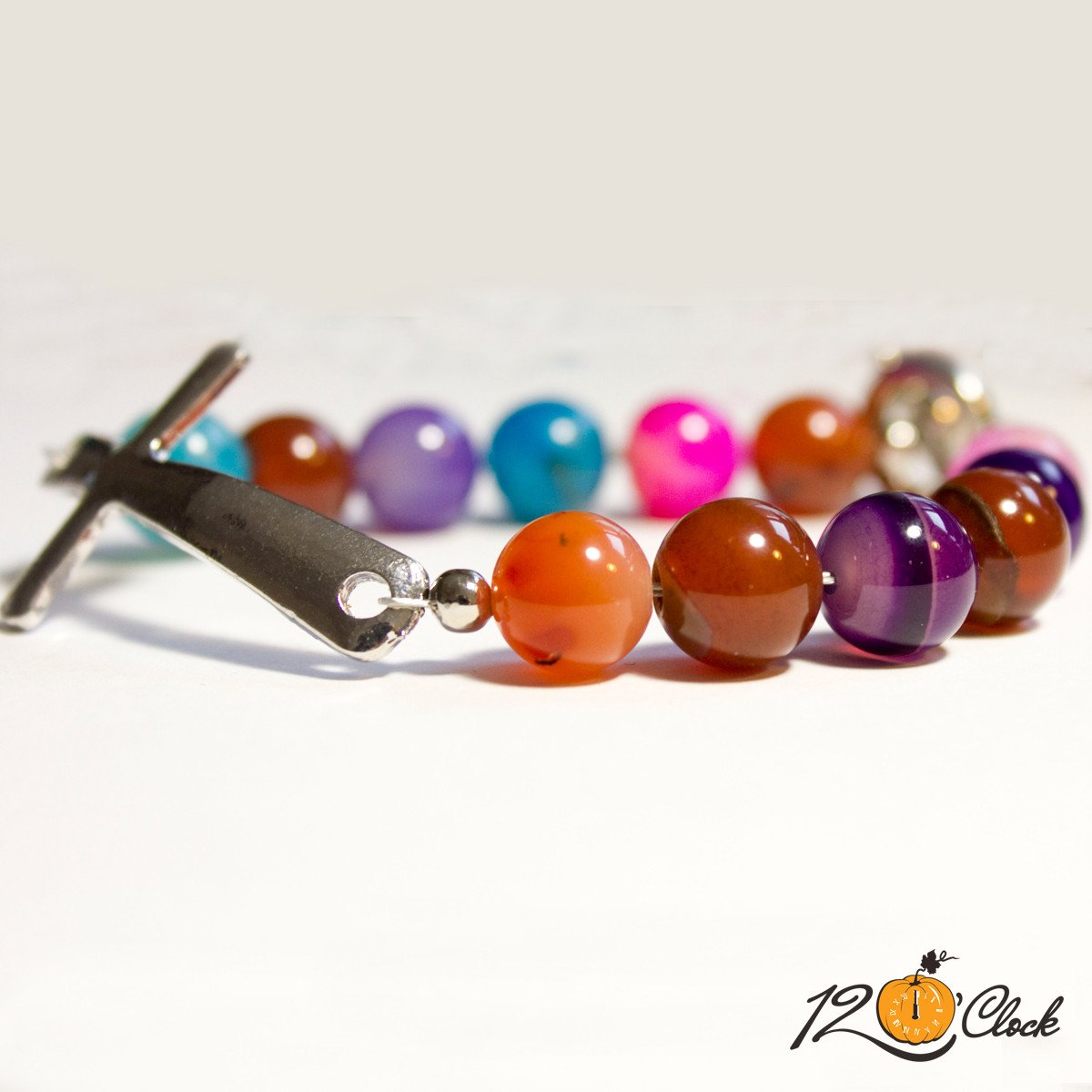 Гривна Цветен ахат с кръст