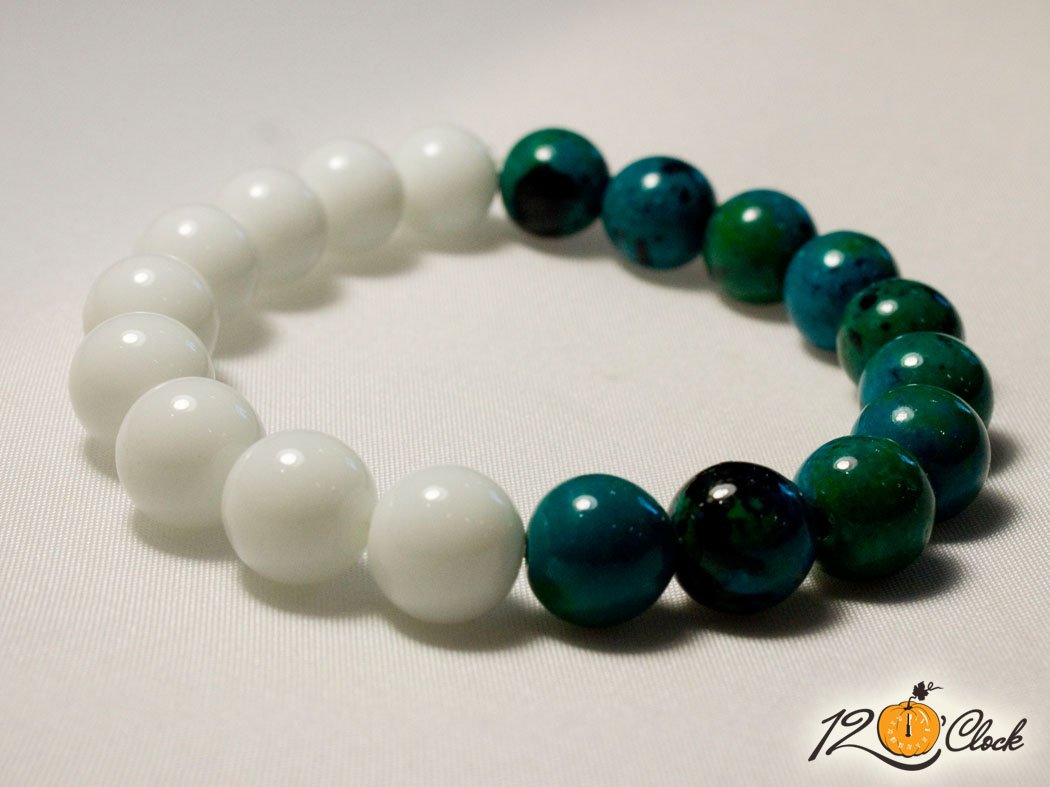 Гривна "Зелена хризокола и бял ахат"