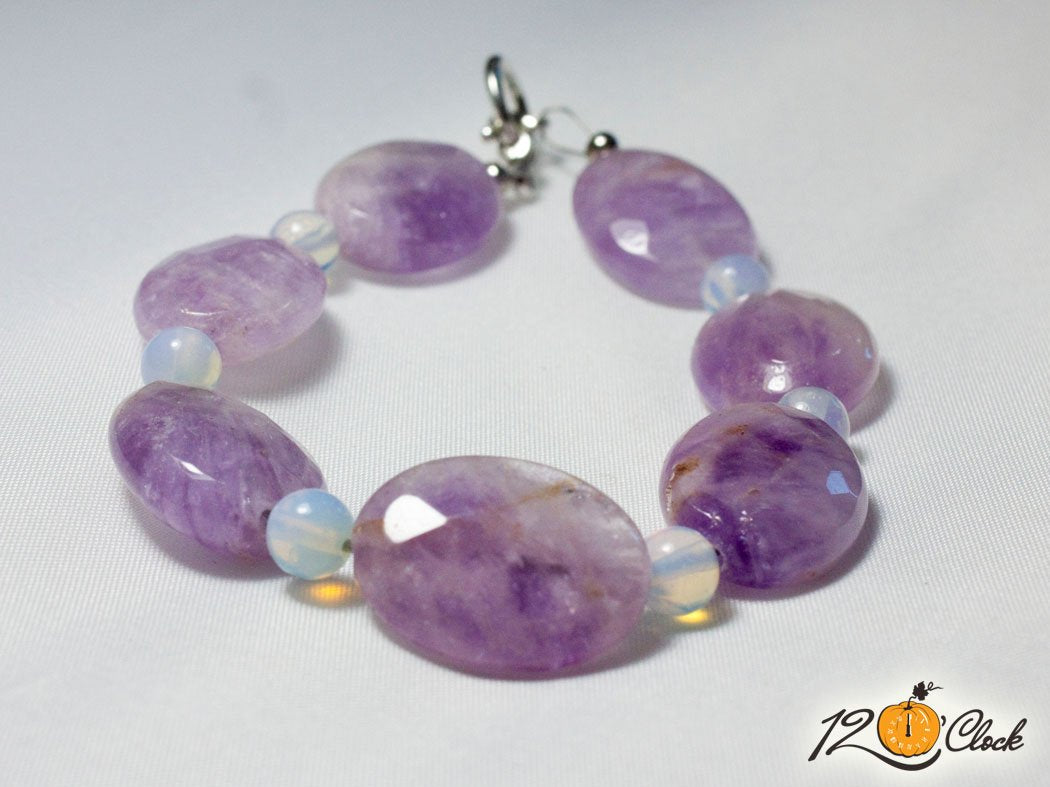 Гривна "Фасетиран аметист и лунен камък"