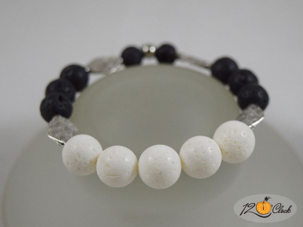 Гривна "Черно - бял корал"