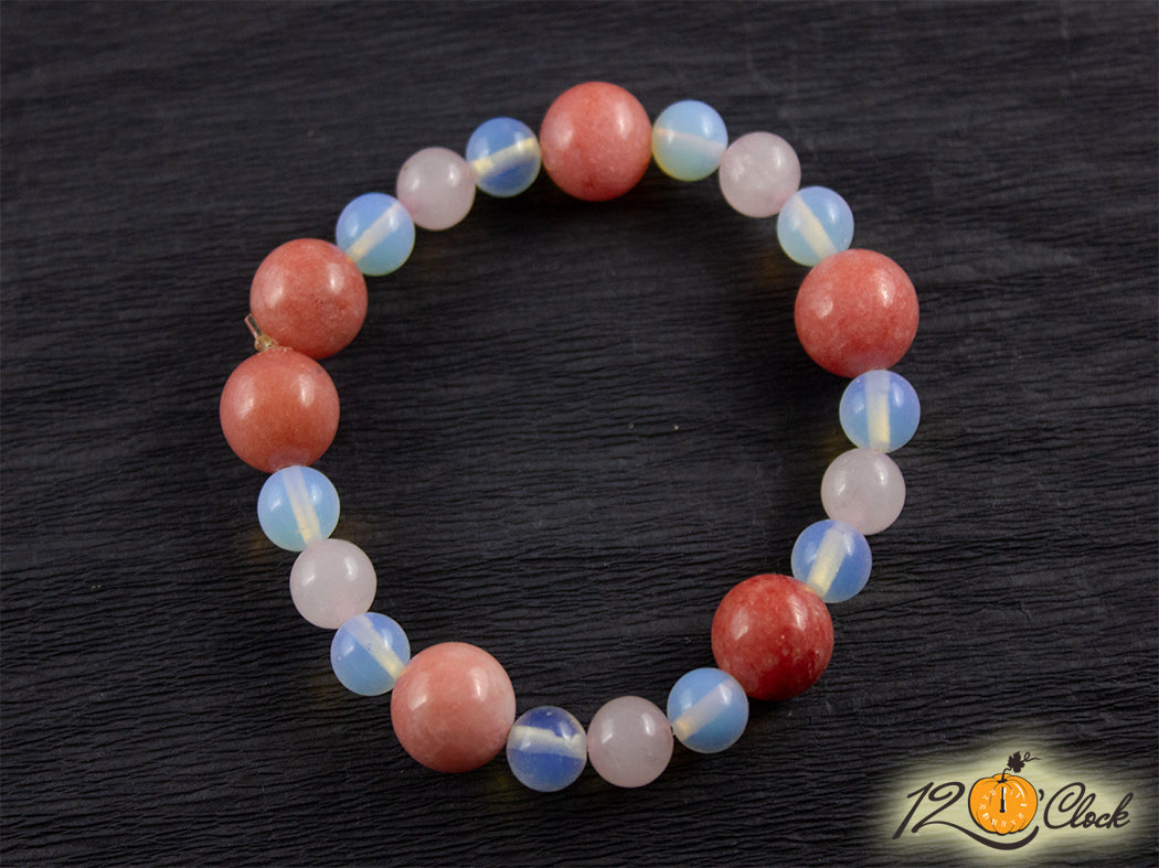 Гривна "Розов кварц, ягодов кварц и лунен камък"