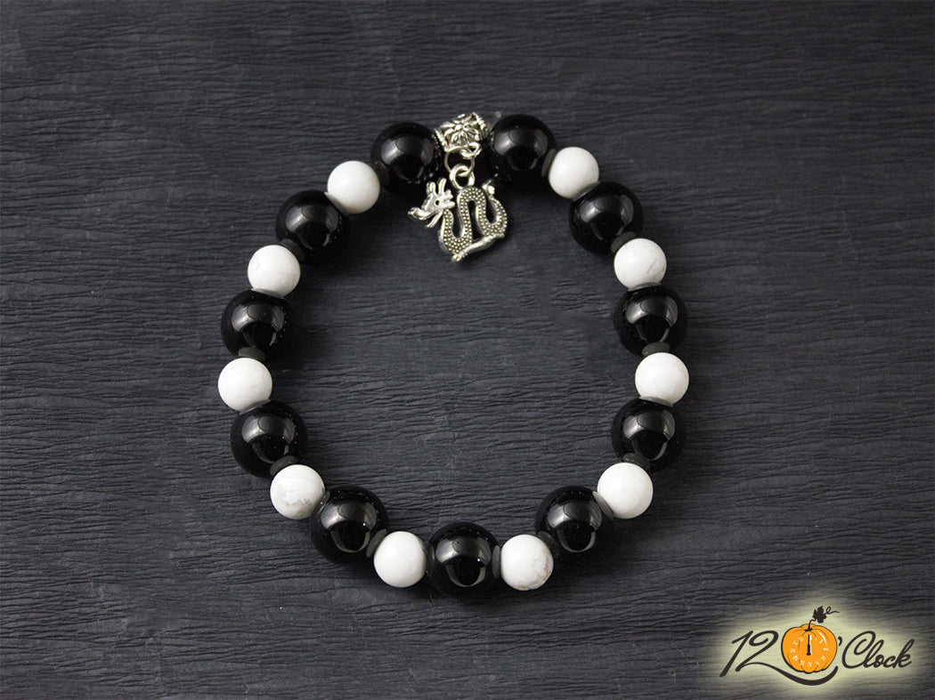 Гривна "Годината на дървения дракон" –  оникс и бял хаулит