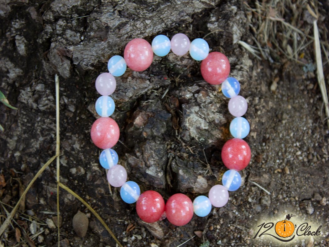 Гривна "Розов кварц, ягодов кварц и лунен камък"