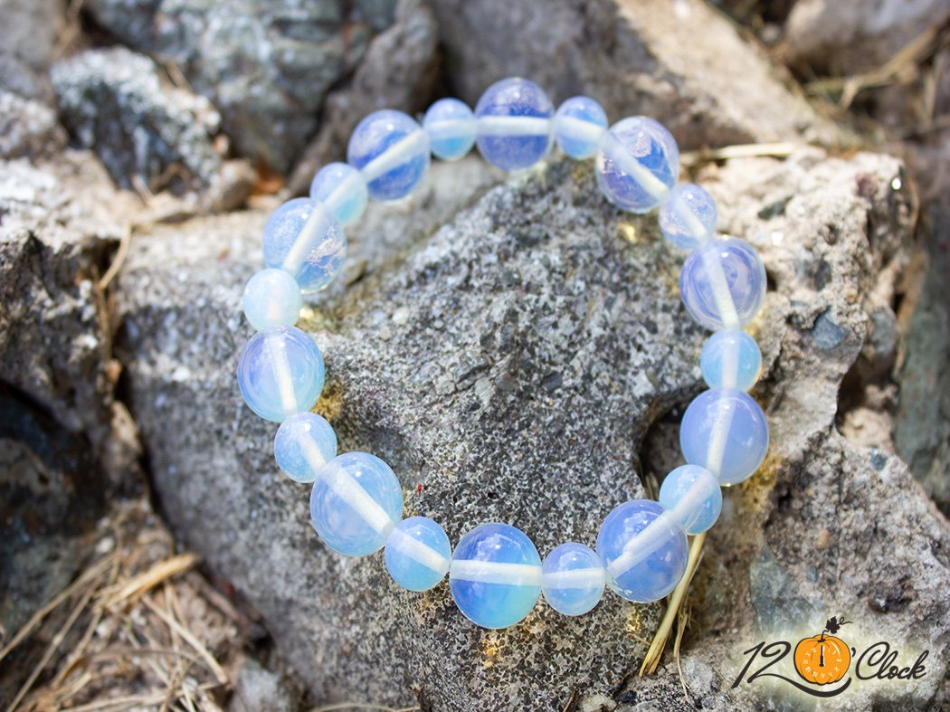 Гривна "Лунен камък "