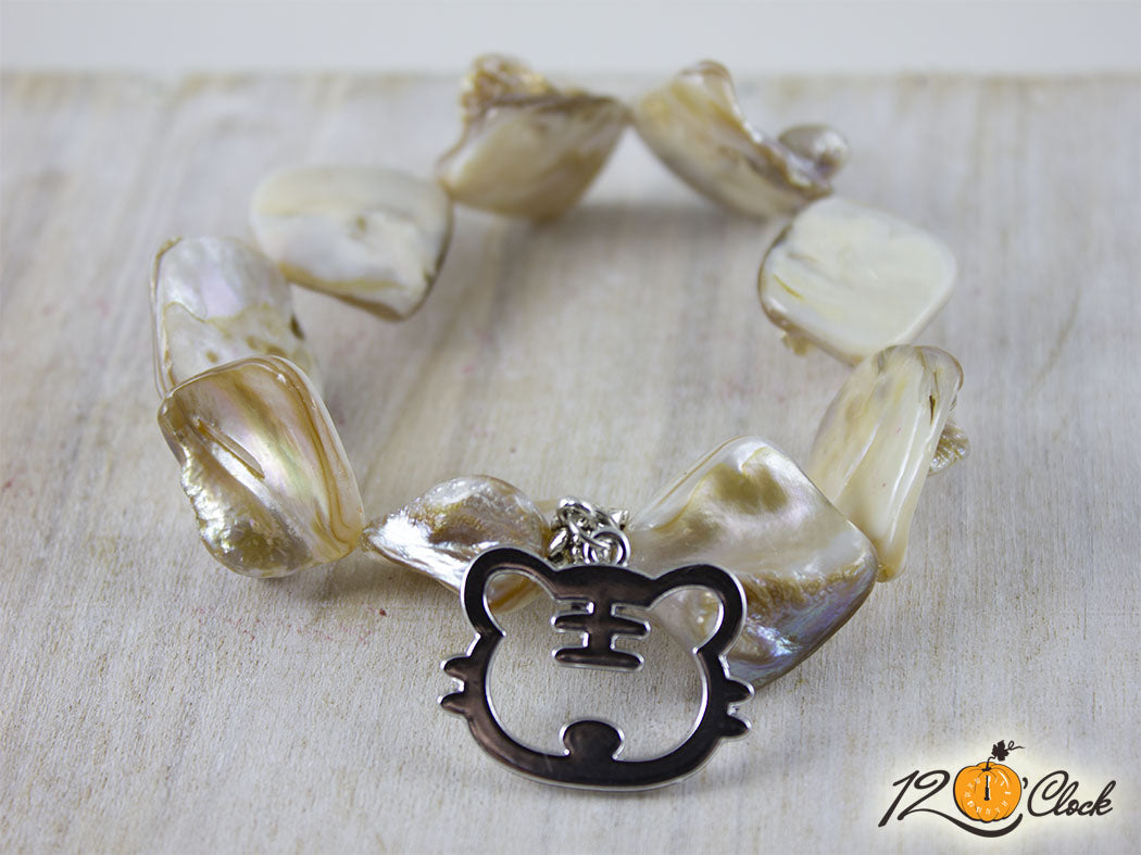 Гривна "Годината на Водния тигър" - седеф