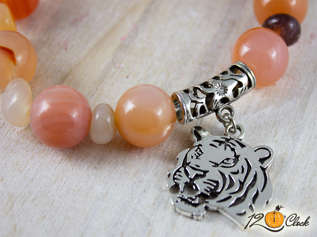 Гривна "Годината на Водния тигър" -  млечно оранжев ахат