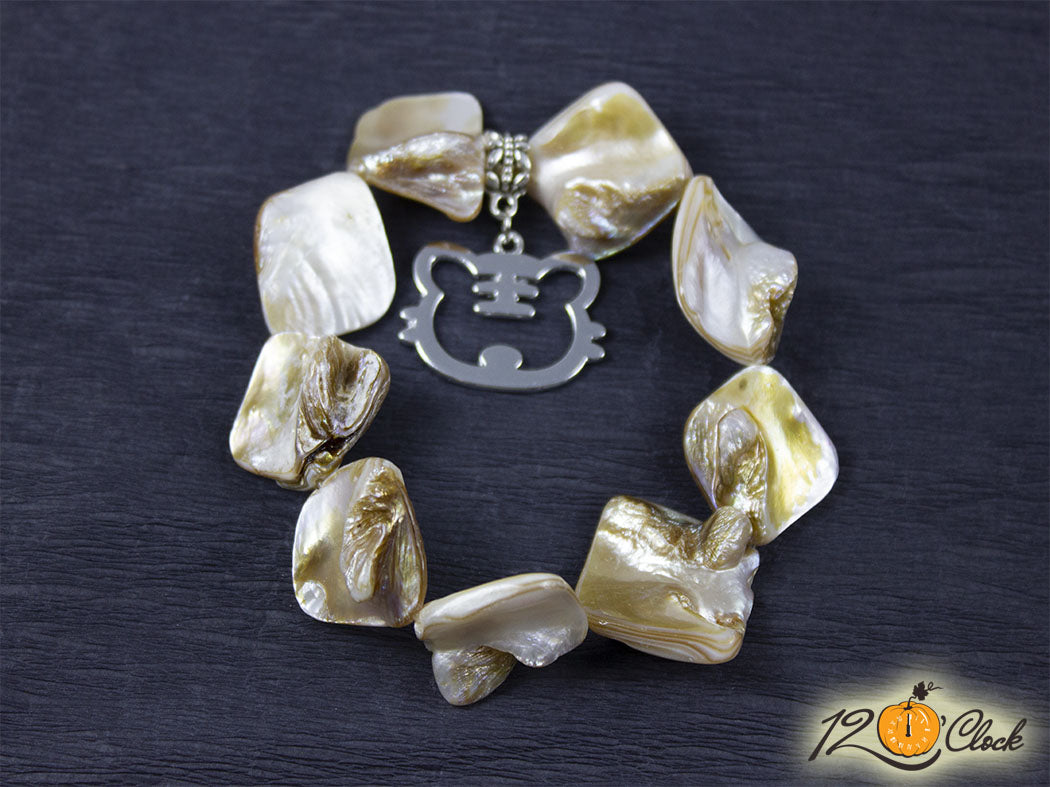 Гривна "Годината на Водния тигър" - седеф