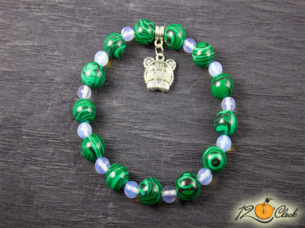 Гривна "Годината на Водния тигър" - малахит и лунен камък