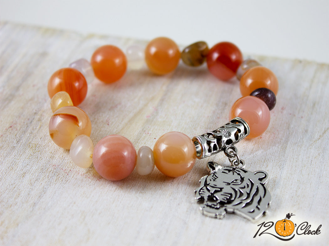 Гривна "Годината на Водния тигър" -  млечно оранжев ахат