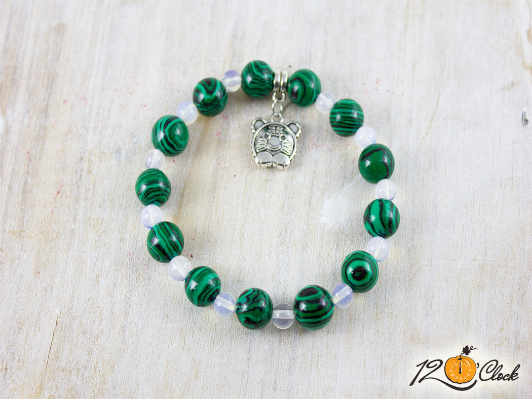 Гривна "Годината на Водния тигър" - малахит и лунен камък