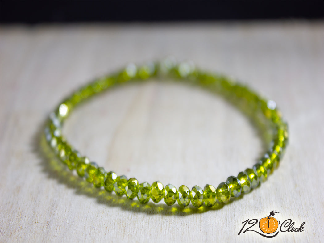 Гривна "резедаво зелени кристали"