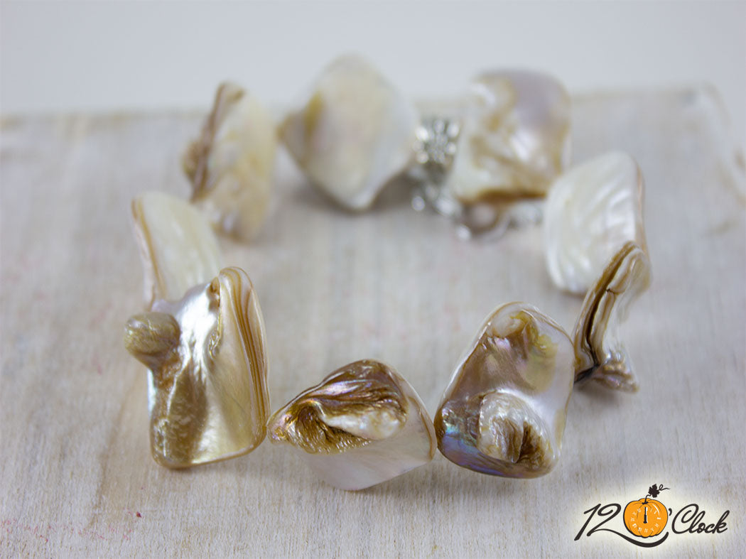 Гривна "Годината на Водния тигър" - седеф