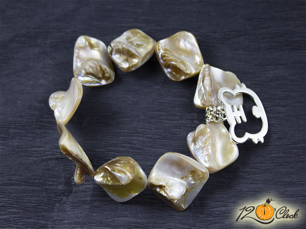 Гривна "Годината на Водния тигър" - седеф