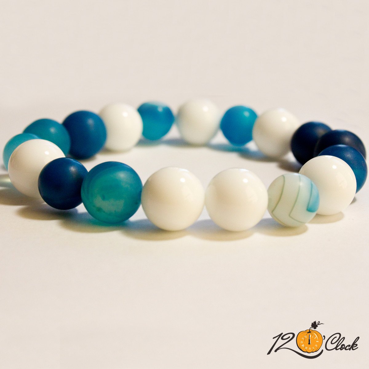 Гривна Син ивчест ахат мат и бял ахат