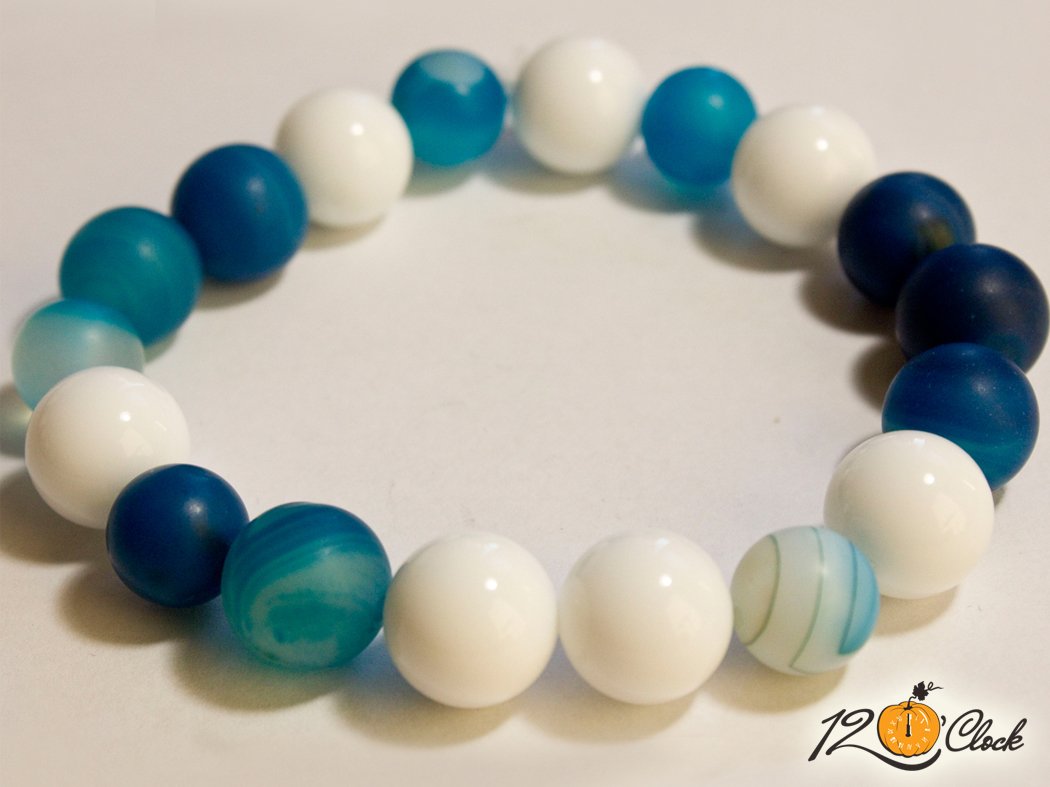 Гривна Син ивчест ахат мат и бял ахат