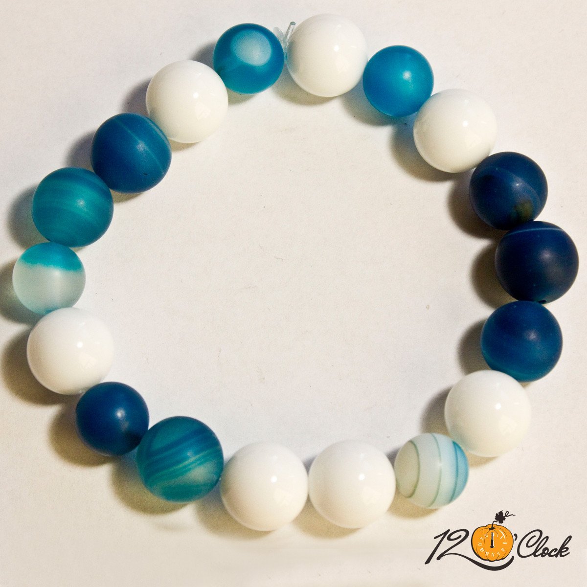 Гривна Син ивчест ахат мат и бял ахат