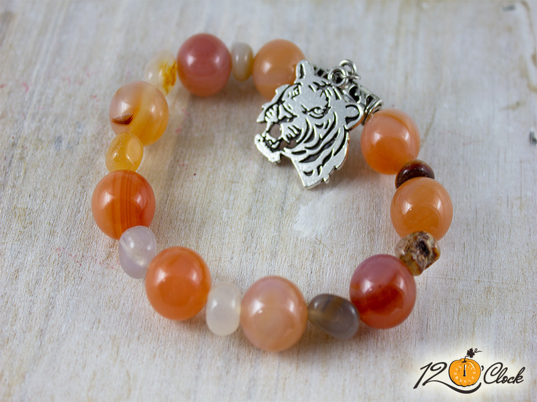 Гривна "Годината на Водния тигър" -  млечно оранжев ахат