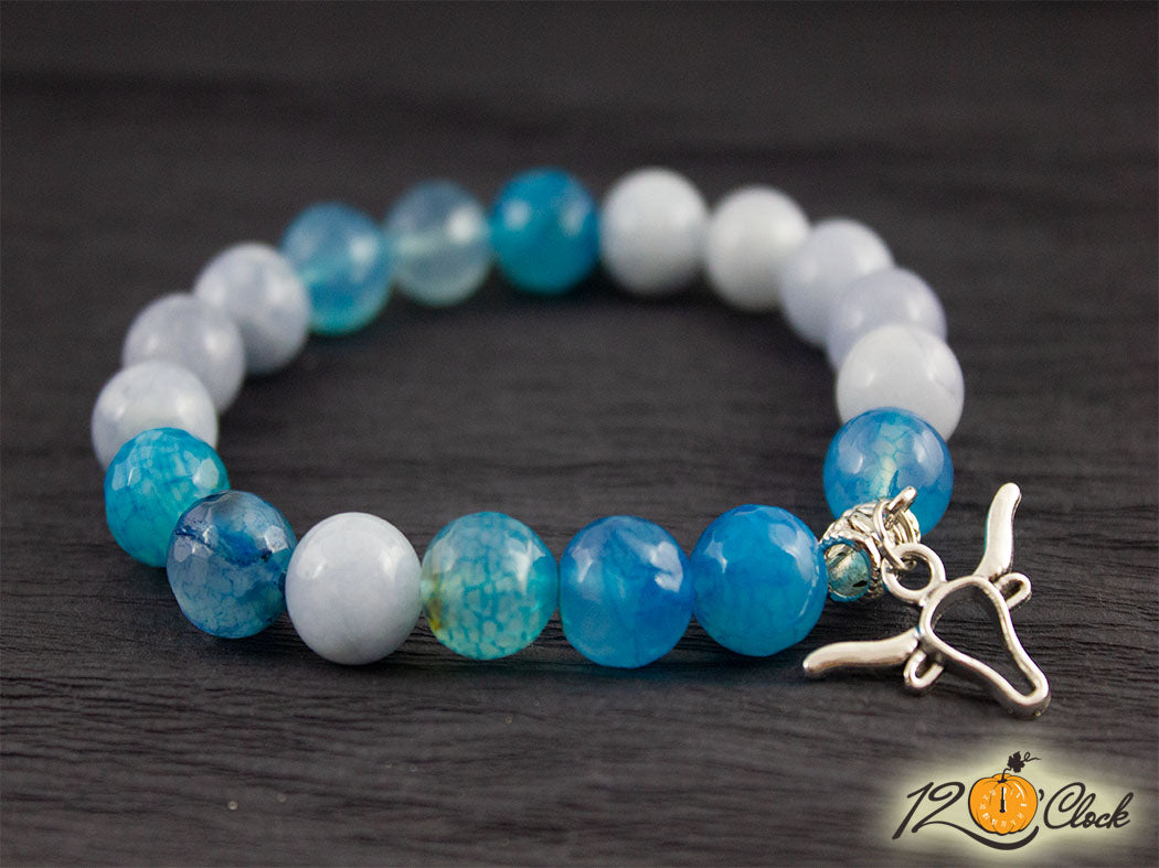 Гривна "Годината на металния бик" - син и бял ахат